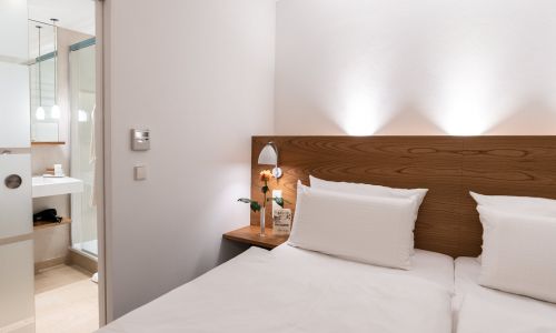 Bed in deluxe room | Hotel Adler Asperg near Ludwigsburg