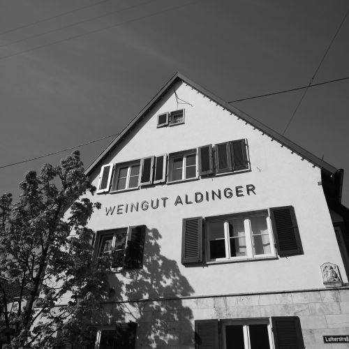 Schwarz-weiß-Aufnahme des Weingut Aldinger